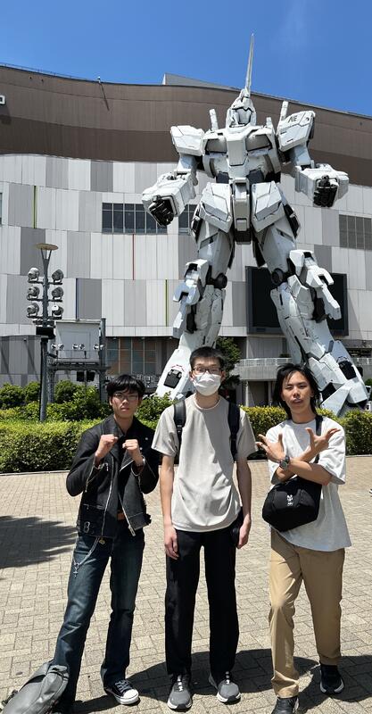 実物大ユニコーンガンダム立像前にて